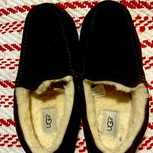 Comfortable brown UGGs slip on